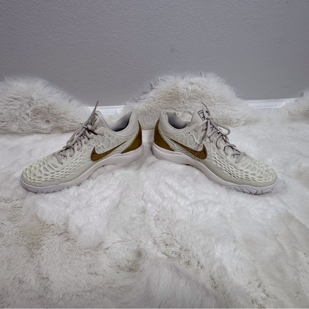 Nike Air Zoom Cage 3 Sneakers Cream and Gold Glitter Athletic Shoes, Size 10 - Picture 10 of 11